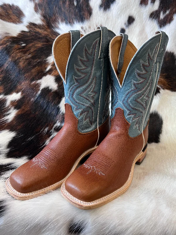 Men's cowboy boots with a distressed leather finishTony Lama Men's Avett Brown American Bison Wide Square Toe Western Boots 7955 Men's cowboy boots with a distressed leather finishTony Lama Men's Avett Brown American Bison Wide Square Toe Western Boots 7955