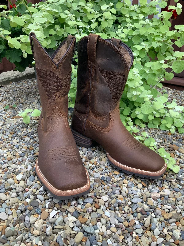 Men's cowboy boots in a dark brown leatherAriat Men's Distressed Fly High Hybrid Brown Square Toe Western Boots 10040419 Men's cowboy boots in a dark brown leatherAriat Men's Distressed Fly High Hybrid Brown Square Toe Western Boots 10040419