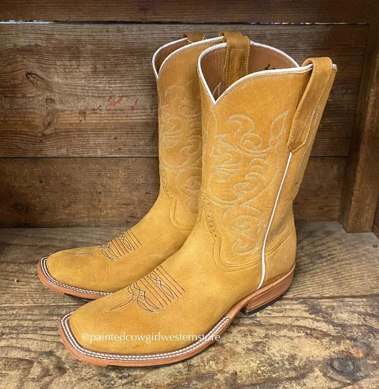 Men's cowboy boots in a dark brown leatherRios of Mercedes Men's Rust Crazy Horse Square Toe Western Boot R9002 Men's cowboy boots in a dark brown leatherRios of Mercedes Men's Rust Crazy Horse Square Toe Western Boot R9002