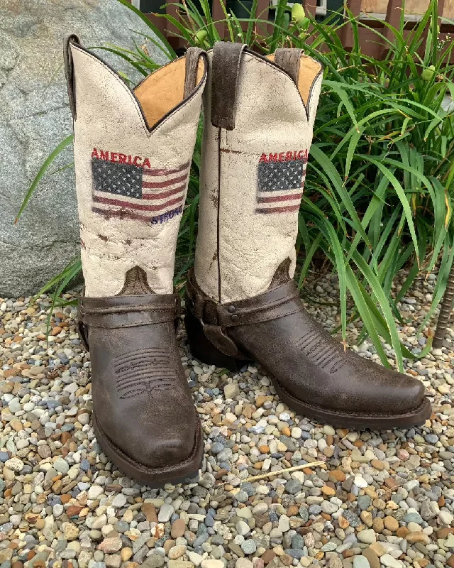 Men's cowboy boots with a silver - toned buckleRoper Men's America Strong Bandit Toe Harness Biker Cowboy Boots 7001-8418 Men's cowboy boots with a silver - toned buckleRoper Men's America Strong Bandit Toe Harness Biker Cowboy Boots 7001-8418