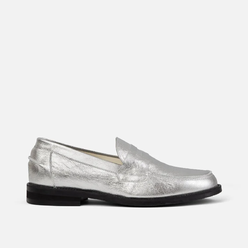 Men's loafers with a moc - toe designWilde Silver Penny Loafer - Men's