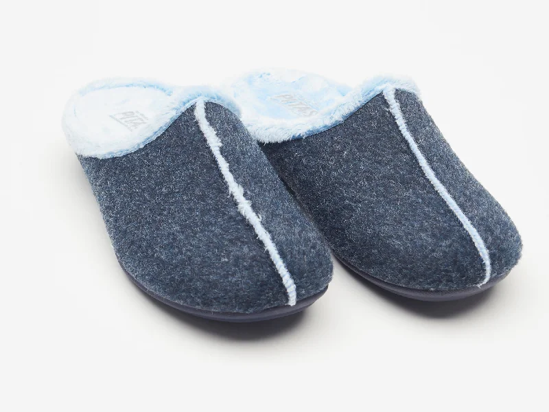 Men's loafers with a smooth leather finishWomen's navy blue felt and faux fur mule slippers Men's loafers with a smooth leather finishWomen's navy blue felt and faux fur mule slippers