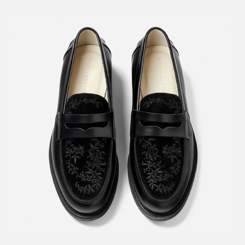 Men's loafers with a moc - toe designWilde Black Vine Penny Loafer - Men's