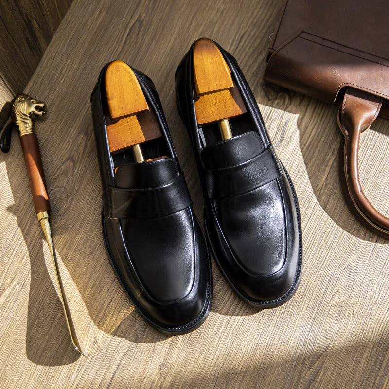 Men's loafers with a rubber sole for durabilityMen Classic Solid Cowhide Slip-On Loafers