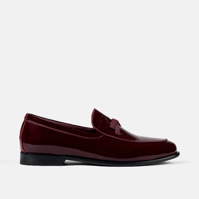 Men's loafers with a contrast stitching detailOdell Burgundy Patent Leather Belgian Loafers Men's loafers with a contrast stitching detailOdell Burgundy Patent Leather Belgian Loafers