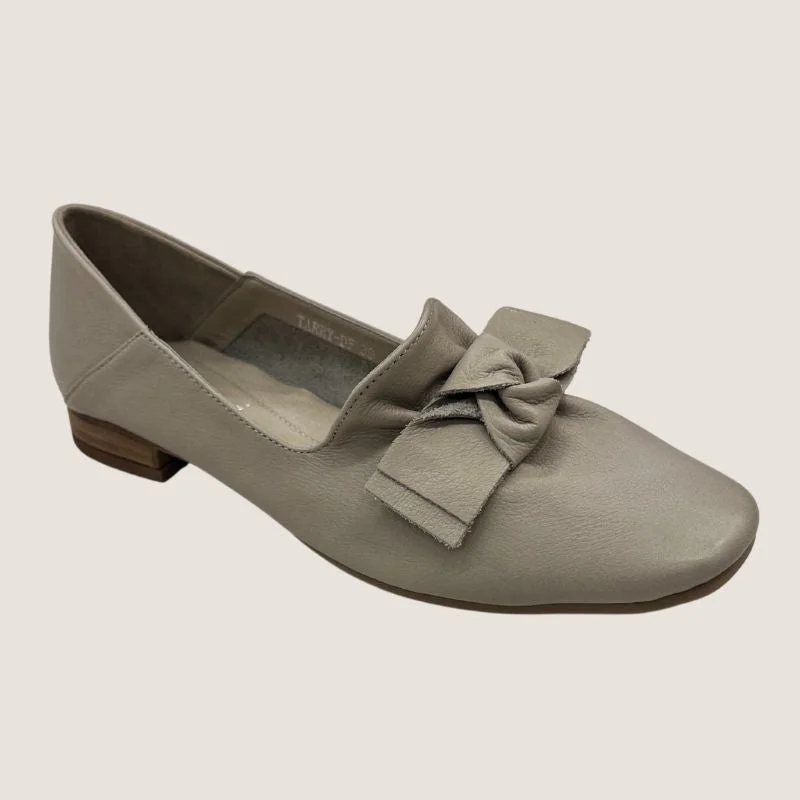 Men's loafers with a perforated leather upper for ventilationDiana Ferrari Tarry Loafer