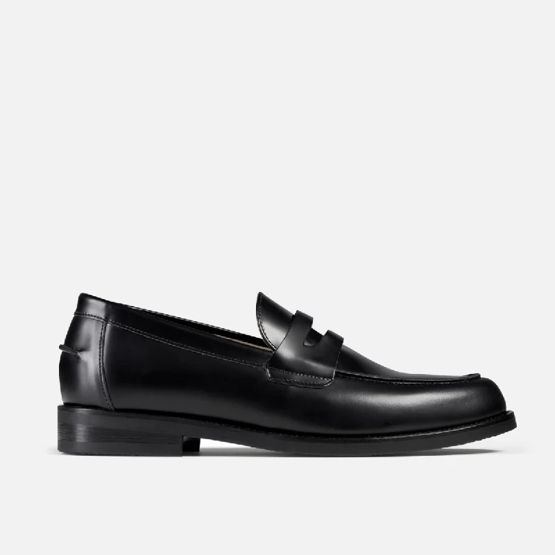 Men's loafers with a smooth leather finishWilde Black Penny Loafer - Men's