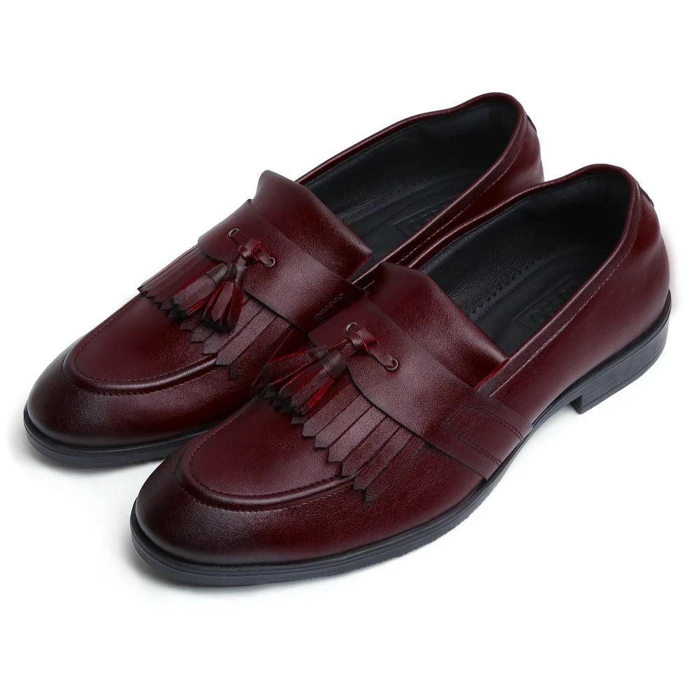 Men's loafers with a smooth leather finish Men's loafers with a smooth leather finish Monarch - Maroon Tassel Slip-on