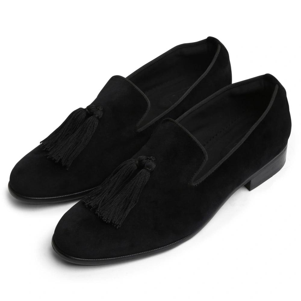 Men's loafers with a pointed toe for a stylish appearance Men's loafers with a pointed toe for a stylish appearance Joma - Black Velvet Tassel Slip-On