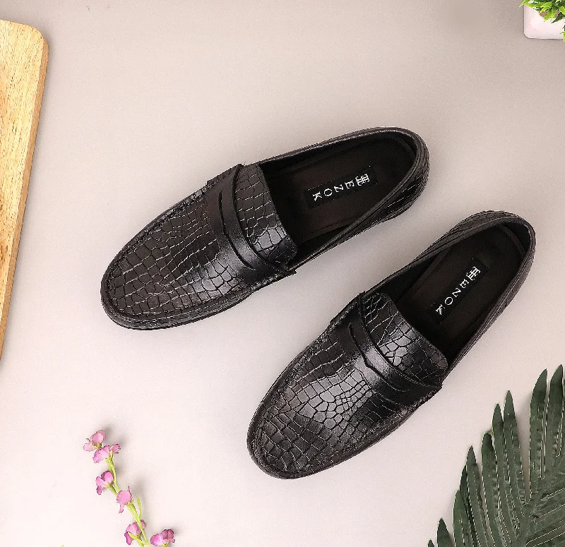 Men's loafers with a perforated leather upper for ventilation Men's loafers with a perforated leather upper for ventilation Ezok Leather Casual Shoes For Men Men's loafers with a perforated leather upper for ventilation Men's loafers with a perforated leather upper for ventilation Ezok Leather Casual Shoes For Men