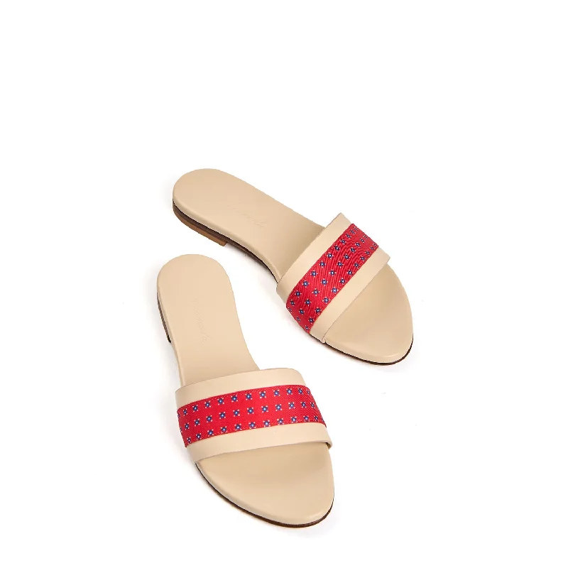 Men's sandals with a contrast stitching detail Men's sandals with a contrast stitching detail SIGNATURE ICONOGRAPHIC FLAT SANDAL Men's sandals with a contrast stitching detail Men's sandals with a contrast stitching detail SIGNATURE ICONOGRAPHIC FLAT SANDAL