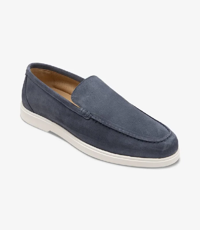 Men's loafers with a tassel front for a classic look Men's loafers with a tassel front for a classic look LOAKE Tuscany - Suede Loafers - Light Blue Men's loafers with a tassel front for a classic look Men's loafers with a tassel front for a classic look LOAKE Tuscany - Suede Loafers - Light Blue