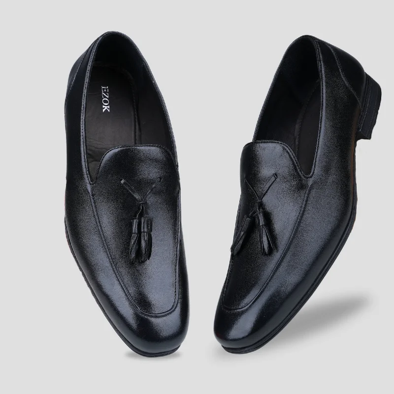 Men's loafers with a perforated leather upper for ventilation Men's loafers with a perforated leather upper for ventilation Ezok Leather Black Casual Loafer Shoes For Men Men's loafers with a perforated leather upper for ventilation Men's loafers with a perforated leather upper for ventilation Ezok Leather Black Casual Loafer Shoes For Men