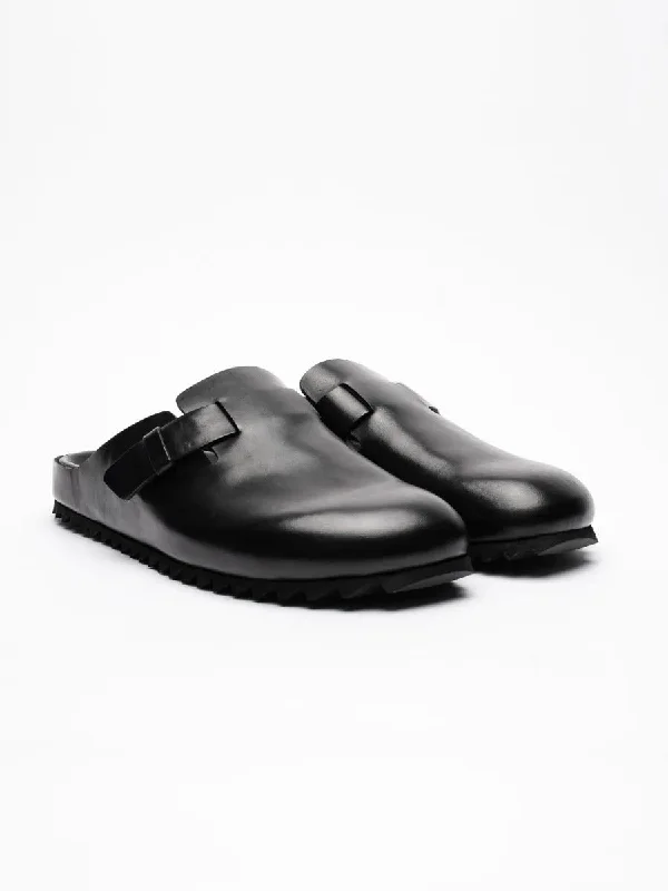 Men's sandals in a neutral color like black or brownMen's sandals in a neutral color like black or brownAGORA/004 Men's sandals in a neutral color like black or brownMen's sandals in a neutral color like black or brownAGORA/004