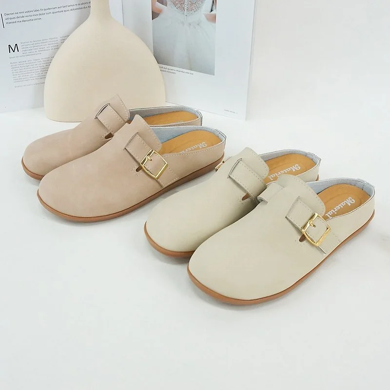 Men's sandals with a toe post designMen's sandals with a toe post designER1023 簡約圓頭豆豆底麵包鞋 (此款版型偏細, 建議選大一碼)