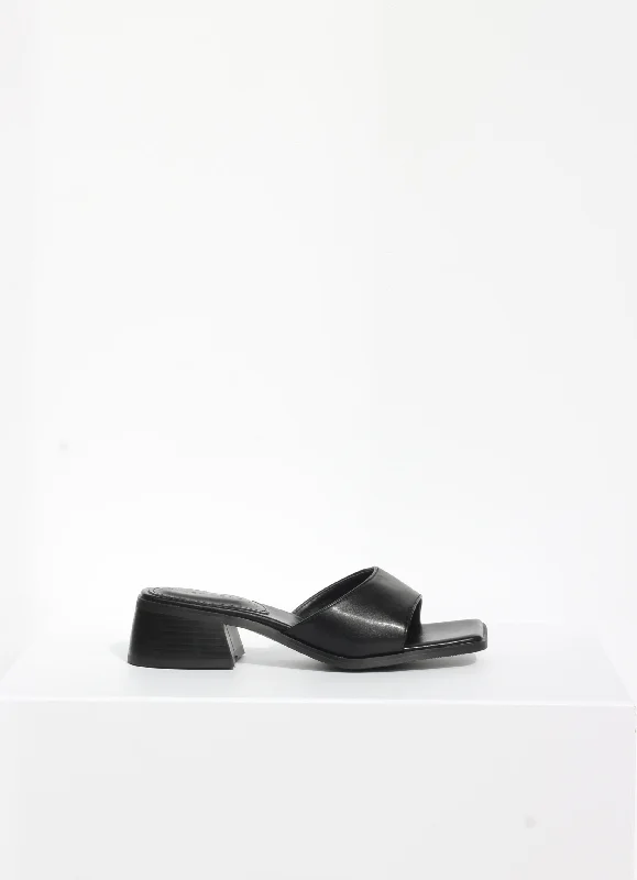 Men's sandals with a flexible sole for easy movementMen's sandals with a flexible sole for easy movementPIA Mule, Black Men's sandals with a flexible sole for easy movementMen's sandals with a flexible sole for easy movementPIA Mule, Black