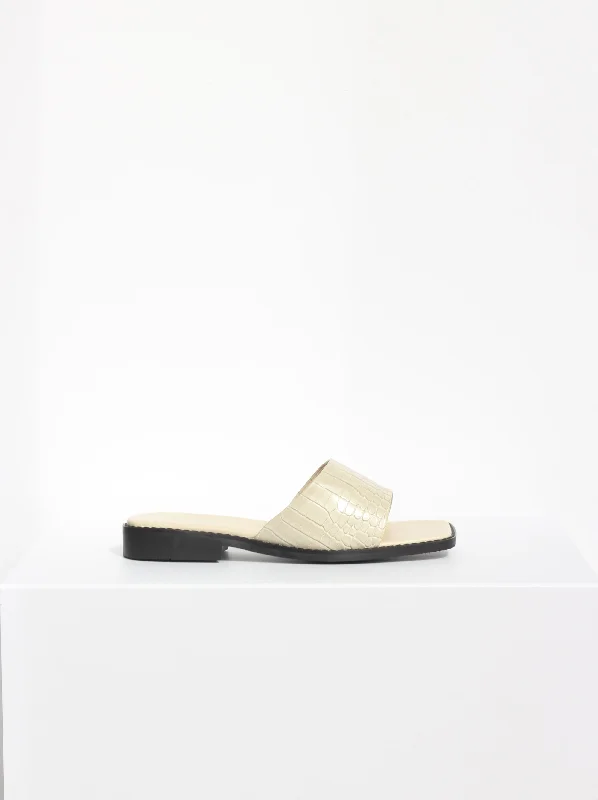 Men's sandals with a durable outer soleMen's sandals with a durable outer soleROMI Sandal, Cream Croc Men's sandals with a durable outer soleMen's sandals with a durable outer soleROMI Sandal, Cream Croc