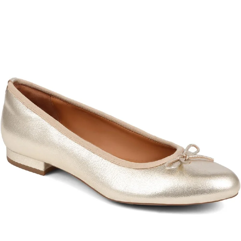 Men's sandals with a leather lining for comfortMen's sandals with a leather lining for comfortSoleil Leather Low Ballet Pumps - SOLEIL / 323 600 Men's sandals with a leather lining for comfortMen's sandals with a leather lining for comfortSoleil Leather Low Ballet Pumps - SOLEIL / 323 600