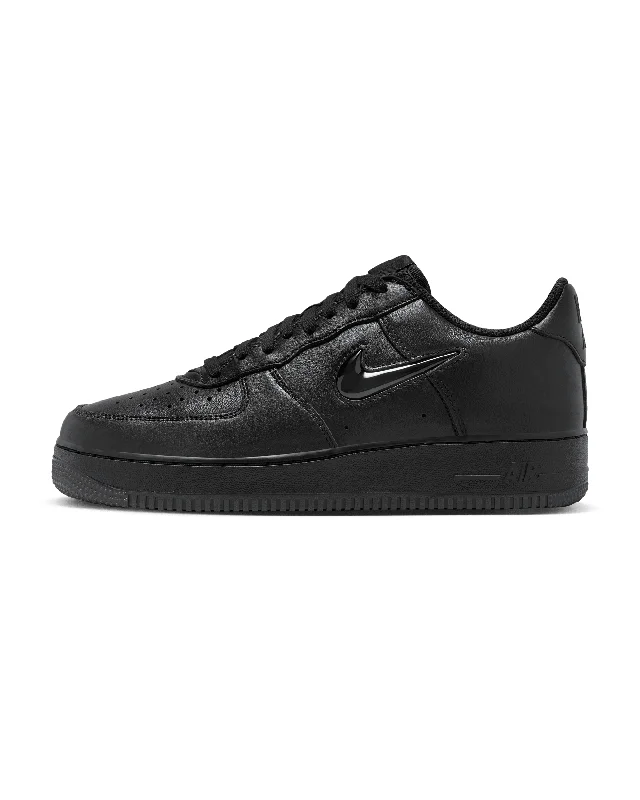 Men's slip - on sneakers with elastic side panelsAir Force 1 Low Retro - Black / Black-Black Men's slip - on sneakers with elastic side panelsAir Force 1 Low Retro - Black / Black-Black