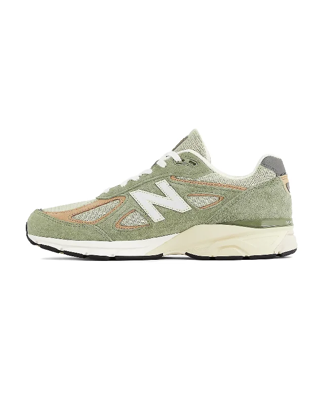 Men's multi - colored sneakers with a gradient effectMade in USA 990v4 - Olive Incense / White Men's multi - colored sneakers with a gradient effectMade in USA 990v4 - Olive Incense / White