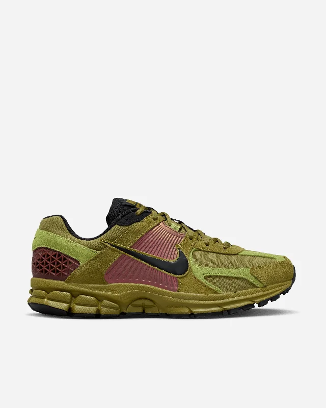 Men's sneaker boots with a mid - ankle heightZoom Vomero 5