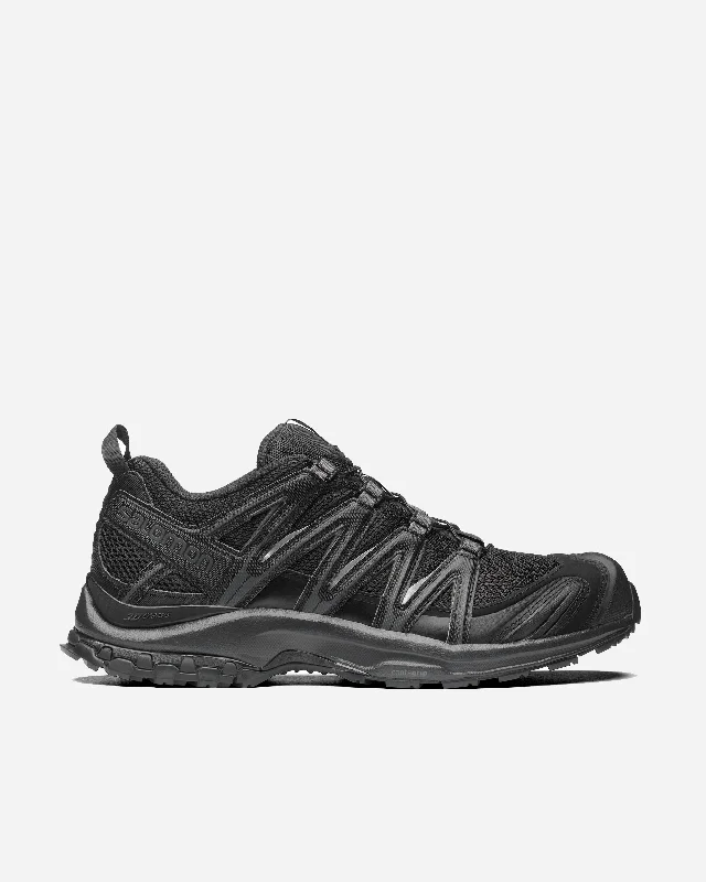 Men's soccer - inspired sneakers with a studded soleXA Pro 3D