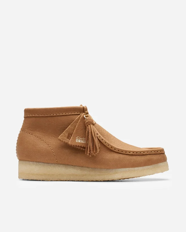 Men's wide - width sneakers for a comfortable fitWallabee Boot