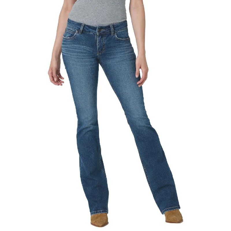 Men's western boots with a scalloped edge and a pull - on strapWrangler Women's Retro Mae Jodie Bootcut Jeans Men's western boots with a scalloped edge and a pull - on strapWrangler Women's Retro Mae Jodie Bootcut Jeans