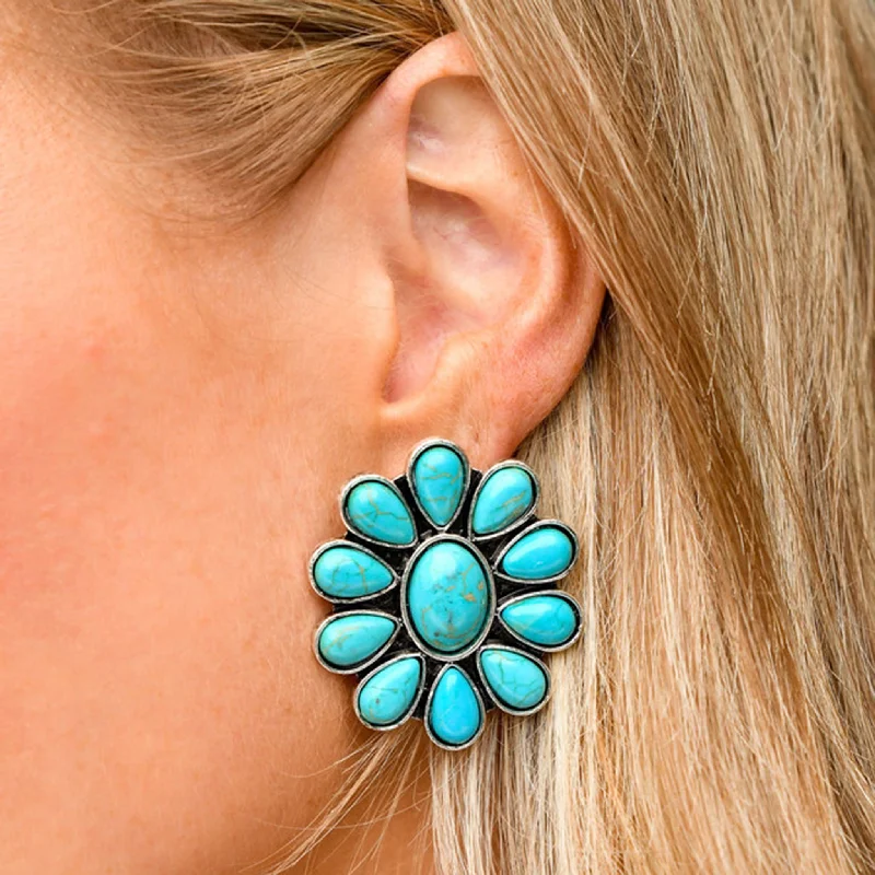 Men's western boots with a leather lining and a padded insoleTurquoise Flower Cluster Post Earrings